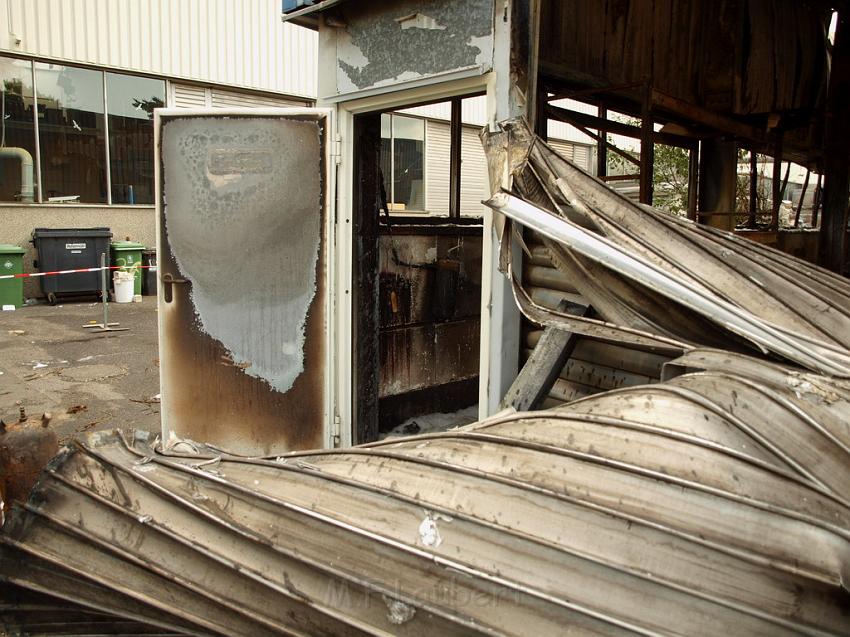 Feuer Halle Siegburg Gewerbegebiet Zange P197.JPG